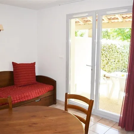 Climatise De 3 Pieces Avec Piscine, Terrasse Et Parking - - Fr-1-382-54